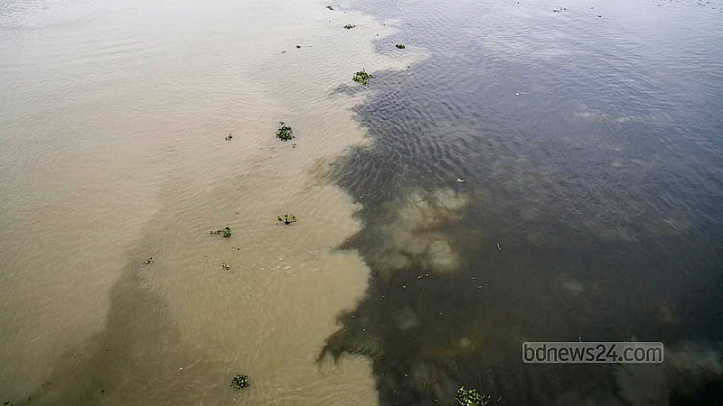 বর্ষায় শীতলক্ষ্যা নদীর পানির চেহারা পাল্টাচ্ছে। এ মৌসুমের পর ফের নদীতে দেখা যাবে দূষিত কালো পানি