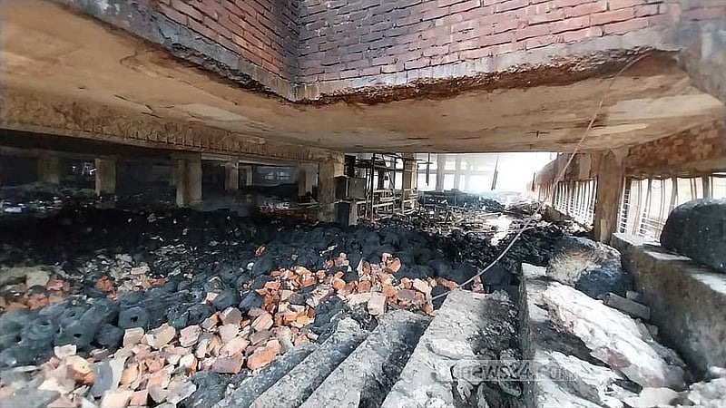 চট্টগ্রাম সিইপিজেডে অ্যাডামস ক্যাপ অ্যন্ড টেক্সটাইল লিমিটেড এবং জিহং মেডিকেল কোম্পানি নামের দুটি প্রতিষ্ঠানই আগুনে পুড়ে গেছে