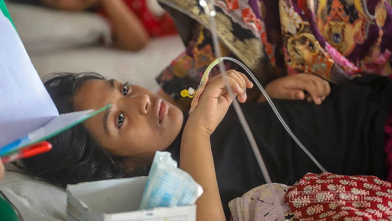 রাজধানীর মহাখালীর ডিএনসিসি ডেডিকেটেড কোভিড হাসপাতালে ডেঙ্গু নিয়ে আসছেন বিভিন্ন বয়সের মানুষ