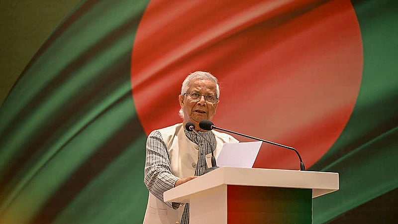 ঢাকার আগারগাঁওয়ে বিনিয়োগ ভবনে রোববার বাংলাদেশ-চীন ব্যবসা ও বিনিয়োগ সম্মেলনে প্রধান উপদেষ্টা মুহাম্মদ ইউনূস