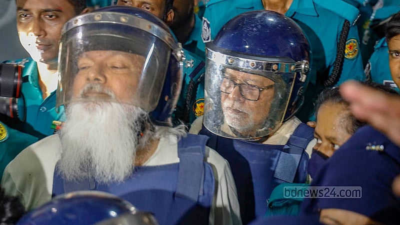 সাবেক সিইসি কে এম নূরুল হুদা ও মুন্সীগঞ্জ-৩ আসনের সাবেক এমপি মোহাম্মদ ফয়সাল বিপ্লবকে সোমবার ঢাকার মূখ্য মহানগর হাকিম আদালতে হাজির করা হয়