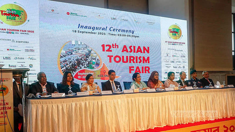ঢাকার ইন্টারন্যাশনাল কনভেনশন সিটি বসুন্ধরায় বৃহস্পতিবার ১২তম এশিয়ান ট্যুরিজম ফেয়ারের উদ্বোধন অনুষ্ঠানে অতিথিরা