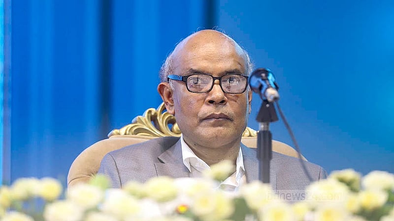 ঢাকার ওসমানী স্মৃতি মিলনায়তনে মঙ্গলবার বাজেট পরবর্তী সংবাদ সম্মেলনে কথা বলেন অর্থ সচিব খায়রুজ্জামান মজুমদার
