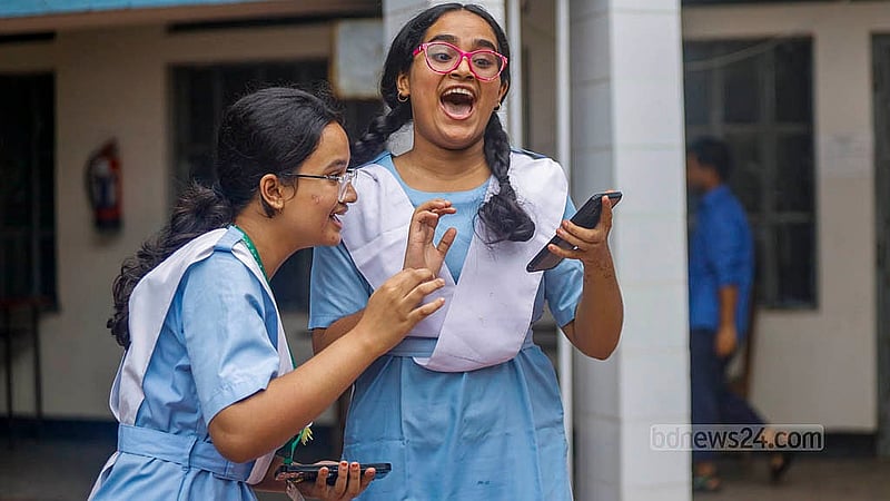মাধ্যমিকে ভালো ফলাফলে উল্লসিত ভিকারুননিসা নূন স্কুল এন্ড কলেজের শিক্ষার্থীরা