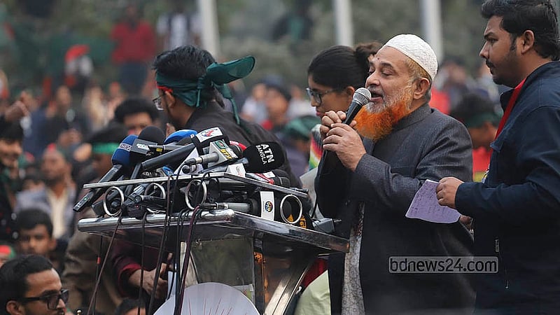 কেন্দ্রীয় শহীদ মিনারে বৈষম্যবিরোধী ছাত্র আন্দোলনের ‘মার্চ ফর ইউনিটি’ কর্মসূচিতে বক্তব্য দেন গণআন্দোলনের সময় ঢাকার উত্তরায় পুলিশের গুলিতে নিহত মীর মাহফুজুর রহমান মুগ্ধর বাবা