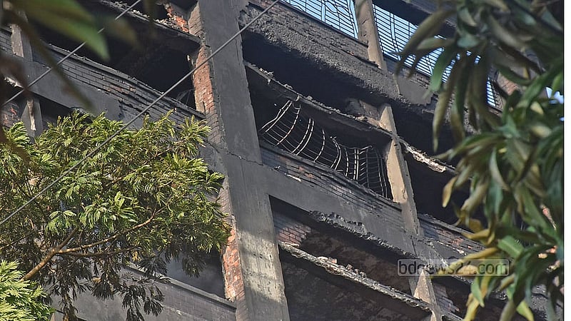 চট্টগ্রাম সিইপিজেডে অ্যাডামস ক্যাপ অ্যন্ড টেক্সটাইল লিমিটেড এবং জিহং মেডিকেল কোম্পানি নামের দুটি প্রতিষ্ঠানই আগুনে পুড়ে গেছে