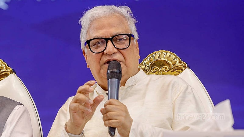 ২০২৪-২৫ অর্থবছরের বাজেট উপস্থাপনের পরদিন শুক্রবার ঢাকার ওসমানী স্মৃতি মিলনায়তনে বাজেট পরবর্তী সংবাদ সম্মেলনে সাংবাদিকদের প্রশ্নের উত্তর দেন প্রধানমন্ত্রীর অর্থনৈতিক বিষয়ক উপদেষ্টা মসিউর রহমান