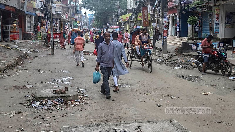 এক বছরের বেশি সময়েও শেষ হয়নি মুগদা-মান্ডা সড়কের সংস্কার কাজ