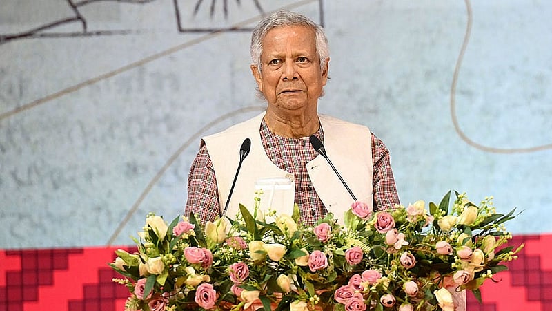 ঢাকার ওসমানী স্মৃতি মিলনায়তনে মঙ্গলবার ২০২৫ সালের স্বাধীনতা পুরস্কার প্রদান অনুষ্ঠানে অন্তর্বর্তীকালীন সরকারের প্রধান উপদেষ্টা মুহাম্মদ ইউনূস