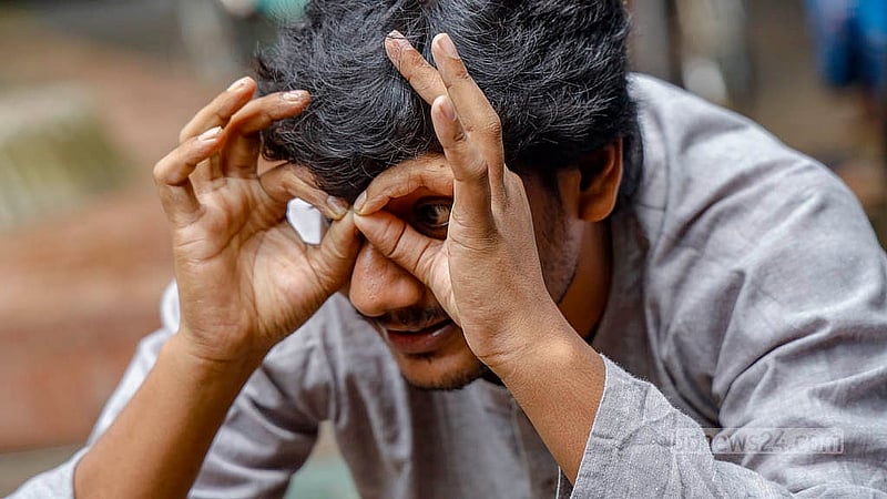 ঢাকা বিশ্ববিদ্যালয় শিক্ষকসমাজের আয়োজনে বৃহস্পতিবার অপরাজেয় বাংলার পাদদেশে মো. লাহুল মিয়ার রচনা ও নির্দেশনায় ‘404: নাম খুঁজে পাওয়া যায়নি’ নাটকে অভিনয় করছেন শিল্পীরা
