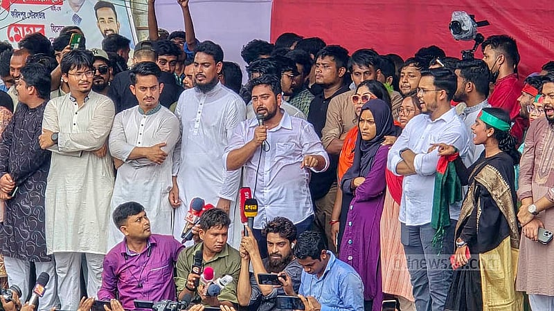 ‘জুলাই পদযাত্রা’ কর্মসূচির অংশ হিসেবে ফরিদপুর শহরের জনতা ব্যাংক মোড়ে এনসিপির পথসভায় বক্তব্য দেন দলের আহ্বায়ক নাহিদ ইসলাম