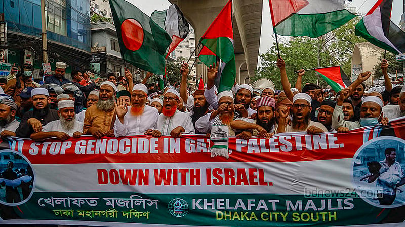 ফিলিস্তিনে ইসরায়েলি হামলার বিচার দাবিতে শুক্রবার জুমার নামাজের পর বিক্ষোভ মিছিল বের করে খেলাফত মজলিস