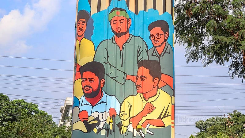 বিজয় সরণি থেকে আগারগাঁও স্টেশন পর্যন্ত মেট্রোরেলের পিলারগুলোতে জুলাই আন্দোলনের