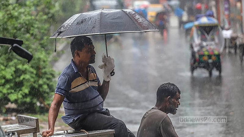 সাগরে লঘুচাপের প্রভাবে রাজধানীতে মঙ্গলবার দিনভর বৃষ্টিতে দুর্ভোগে পড়েন নগরবাসী। সায়েদাবাদ এলাকা থেকে তোলা