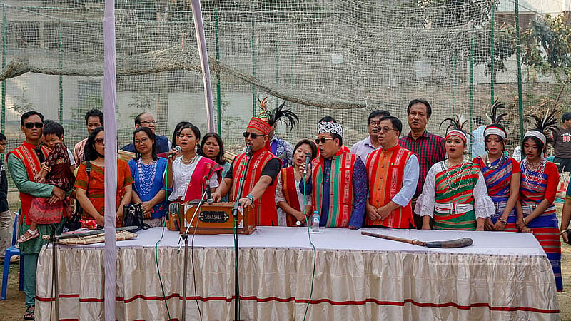 জাতীয় সংগীত গাওয়ার মধ্যে দিয়ে শুক্রবার লালমাটিয়া হাউজিং সোসাইটি স্কুল অ্যান্ড কলেজ মাঠে শুরু হয় গারোদের ওয়ানগালা উৎসব