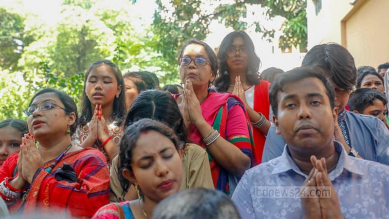 দুর্গোৎসবের অষ্টমীতে মঙ্গলবার ঢাকার রামকৃষ্ণ মিশনে দুর্গার আরাধনা
