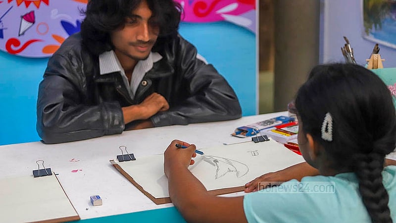 ঢাকার গুলশানে বিচারপতি শাহাবুদ্দিন পার্কে ‘ফান ফেয়ারে’ শিশুদের জন্য রাখা হয় নানা আয়োজন