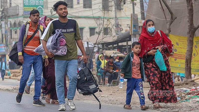 দনিয়া বিশ্ববিদ্যালয় কলেজের সাবেক শিক্ষার্থী মিনহাজুল ইসলামকে হত্যায় জড়িতদের গ্রেপ্তার ও বিচারের দাবিতে বৃহস্পতিবার ঢাকা-চট্গ্রাম মহাসড়ক আটকে বিক্ষোভ করেন প্রতিষ্ঠান শিক্ষার্থীরা। এতে তীব্র যানজট সৃষ্টি হলে গাড়ি থেকে নেমে হেঁটেই গন্তব্যে ছোটেন যাত্রীদের অনেকে
