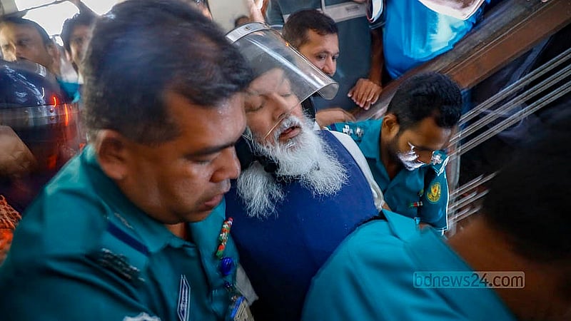 জুলাই আন্দোলনে হত্যা মামলার আসামি মুন্সীগঞ্জ-৩ আসনের সাবেক এমপি মোহাম্মদ ফয়সাল বিপ্লবকে রোববার গ্রেপ্তার করা হয়। সোমবার ঢাকার মূখ্য মহানগর হাকিম আদালতে শুনানির পর তাকে সেখানকার হাজতখানায় নেওয়া হয়