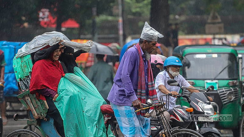 মৌসুমি বায়ুর প্রভাবে বুধবার দুপুর থেকে রাজধানীতে ঝরে বৃষ্টি