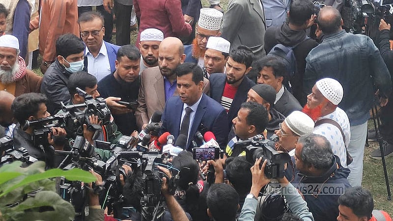 অন্তর্বর্তী সরকারের উপদেষ্টা হাসান আরিফের জানাজা শেষে কথা বলেন আন্তর্জাতিক অপরাধ ট্রাইব্যুনালের প্রধান কৌঁসুলি তাজুল ইসলাম
