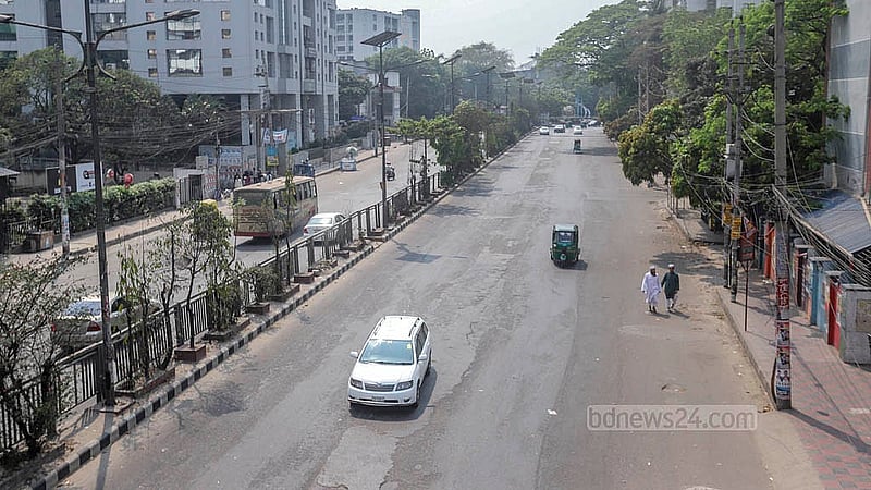 ঈদের ষষ্ঠ দিন শনিবার রাজধানীর কাকরাইল সড়ক দেখা যায় ফাঁকা