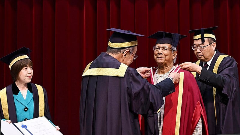 সামাজিক উদ্ভাবন ও বৈশ্বিক উন্নয়নে অবদানের স্বীকৃতিস্বরূপ জাপানের সোকা বিশ্ববিদ্যালয় প্রধান উপদেষ্টা মুহাম্মদ ইউনূসকে সম্মানসূচক ডক্টরেট ডিগ্রি দেয়