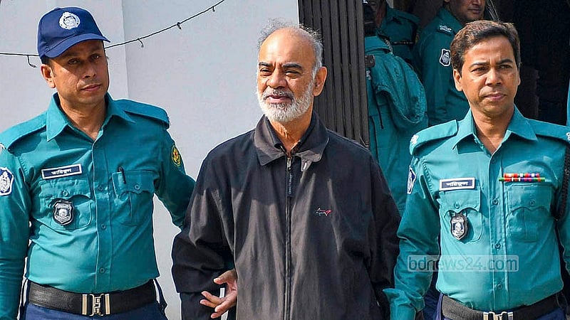 আওয়ামী লীগ সরকারের সাবেক মন্ত্রী ফারুক খানকে মঙ্গলবার আন্তর্জাতিক অপরাধ ট্রাইব্যুনালে শুনানি শেষে কারাগারে নিয়ে যাওয়া হচ্ছে।