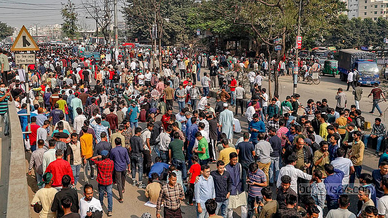আগরতলায় বাংলাদেশের সহকারী হাই কমিশনে হামলা, জাতীয় পতাকা অবমাননার প্রতিবাদে রোববার ঢাকায় ভারতীয় হাই কমিশন অভিমুখে পদযাত্রায় অংশ নেন বিএনপি ও সহযোগী সংগঠনের নেতাকর্মীরা