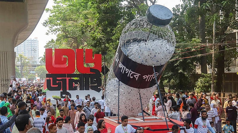 বর্ষবরণ আনন্দ শোভাযাত্রায় ছিল গণ অভুথ্যনের ‘৩৬ জুলাই ও মুগ্ধর পানির বোতল’ এর মোটিফ