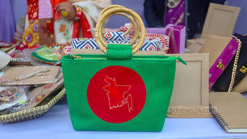 ঢাকার তেজগাঁওয়ে বৃহস্পতিবার থেকে শুরু হয়েছে পাট পণ্য মেলা; পাটের তৈরি নানা পণ্য উঠেছে সেখানে