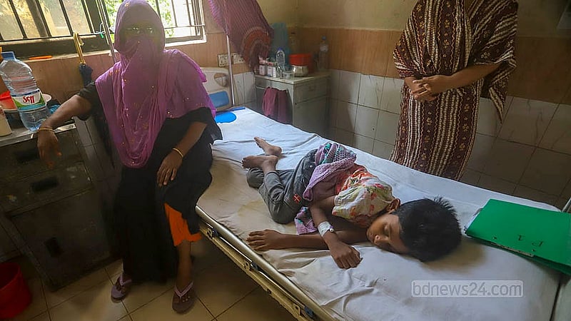 ডেঙ্গু আক্রান্ত অনেক শিশু চিকিৎসা নিচ্ছে রাজধানীর মাতুয়াইল শিশু মাতৃসদন হাসপাতালে