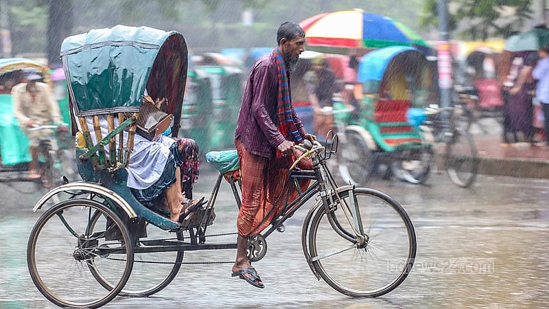 মৌসুমি বায়ুর প্রভাবে বুধবার দুপুর থেকে রাজধানীতে ঝরে বৃষ্টি