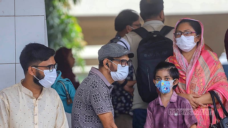 কোরবানির ঈদের ফিরতি যাত্রায় মাস্ক পরাসহ স্বাস্থ্যবিধি মেনে চলতে যাত্রীদের অনুরোধ জানিয়েছে রেলপথ মন্ত্রণালয়। মঙ্গলবার কমলাপুর রেলওয়ে স্টেশনে