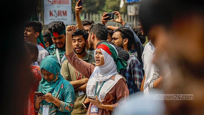 ধর্ষণ মামলার দ্রুত বিচার এবং ধর্ষকদের সর্বোচ্চ শাস্তির দাবিতে মঙ্গলবার ঢাকার শাহবাগে স্লোগান দেন এই শিক্ষার্থী