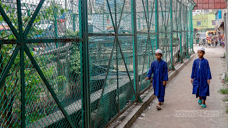 ঢাকার হাজারীবাগের কালুনগর নতুন রাস্তার পাশ দিয়ে বয়ে যাওয়া খালটি স্থানীয়ভাবে কালুনগরের খাল নামে পরিচিত। ঢাকা দক্ষিণ সিটি করপোরেশন খালে আবর্জনা ফেলা ঠেকাতে লোহার বেষ্টনী দিলেও খাল সয়লাব প্লাস্টিক আবর্জনায়