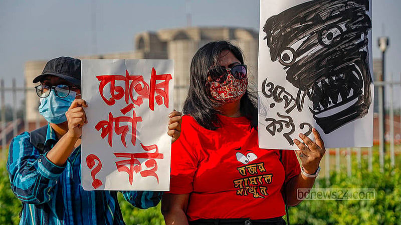 ধর্ষণ, নিপীড়ন ও সহিংসতার বিরুদ্ধে শুক্রবার দুপুরে ঢাকার মানিক মিয়া অ্যাভিনিউয়ে সমাবেশে যোগ দেন নারীরা