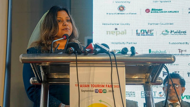 ঢাকার ইন্টারন্যাশনাল কনভেনশন সিটি বসুন্ধরায় বৃহস্পতিবার ১২তম এশিয়ান ট্যুরিজম ফেয়ারের উদ্বোধন অনুষ্ঠানে বক্তব্য দেন মালদ্বীপের রাষ্ট্রদূত শিউনিন রশিদ