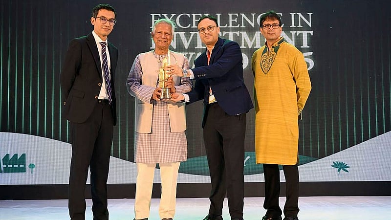 ঢাকার দেশিয় প্রতিষ্ঠান ক্যাটাগরিতে স্কয়ার ফার্মাসিউটিক্যালসকে ‘এক্সিলেন্স ইন ইনভেস্টমেন্ট অ্যাওয়ার্ড’ দেন অন্তর্বর্তী সরকারের প্রধান উপদেষ্টা মুহাম্মদ ইউনূস