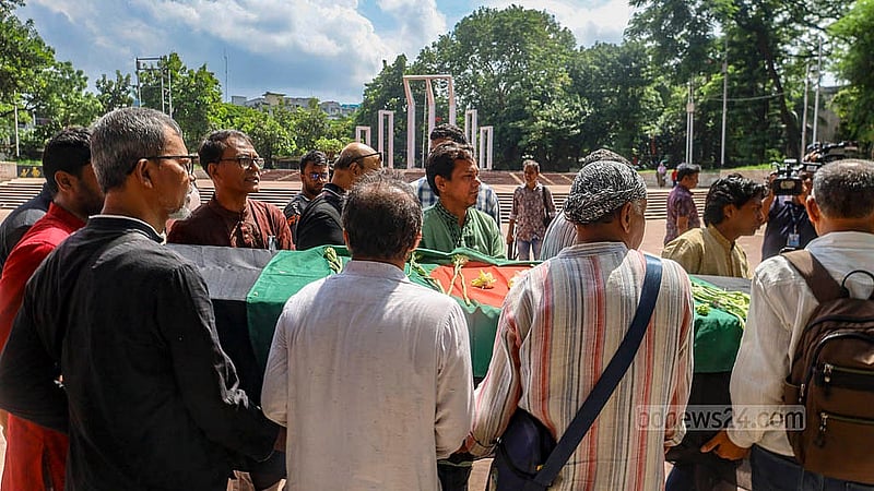 শ্রদ্ধা নিবেদন শেষে কেন্দ্রীয় শহীদ মিনার থেকে ভাষা সংগ্রামী আহমদ রফিকের মরদেহ নিয়ে যাওয়া হয় সেগুনবাগিচার বারডেম হাসপাতালে। তার শেষ ইচ্ছা অনুযায়ী মরদেহ বারডেম হাসপাতালে দান করা হয়।