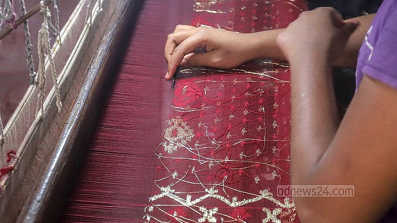 নারায়ণগঞ্জের রূপগঞ্জের বিসিকে জামদানি শাড়ি তৈরিতে ব্যস্ত সময় পার করছে তাঁতিরা