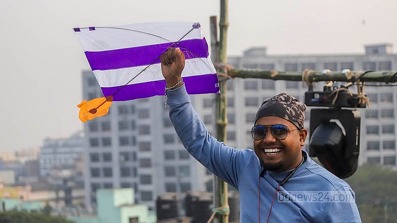 পৌষের শেষ দিন ছিল মঙ্গলবার। এদিন সাকরাইন উৎসব করেন পুরান ঢাকার মানুষ, যা অনেকের কাছে ঘুড়ি উৎসব নামেও পরিচিত