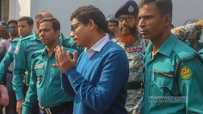 জুলাই-অগাস্টের গণহত্যা মামলার আসামি আওয়ামী লীগ সরকারের সাবেক প্রতিমন্ত্রী জুনাইদ আহমেদ পলককে সোমবার আন্তর্জাতিক অপরাধ ট্রাইব্যুনালে হাজির করা হয়