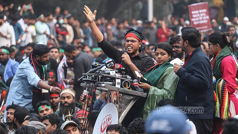 কেন্দ্রীয় শহীদ মিনারে ‘মার্চ ফর ইউনিটি’ কর্মসূচিতে বক্তব্য দেন বৈষম্যবিরোধী ছাত্র আন্দোলনের নেতারা
