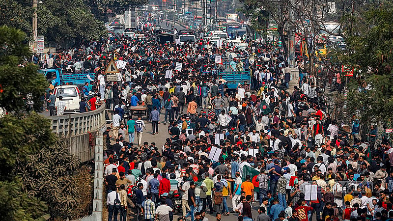 ঢাকায় ভারতীয় হাই কমিশন অভিমুখে বিএনপির পদযাত্রায় রোববার দলে দলে যোগ দেন দলটির নেতাকর্মীরা