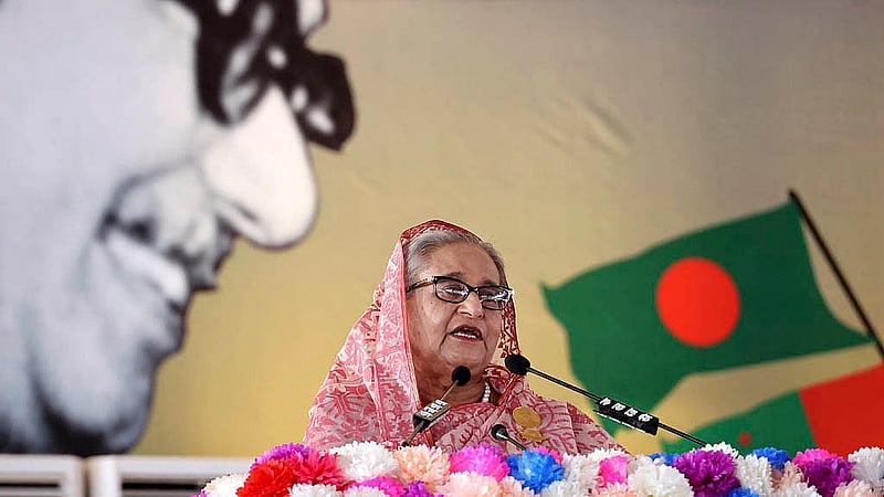 রাজধানীর সোহরাওয়ার্দী উদ্যানে রোববার আওয়ামী লীগের ৭৫তম প্রতিষ্ঠাবার্ষিকী সভায় বক্তব্য দেন দলের সভাপতি প্রধানমন্ত্রী শেখ হাসিনা