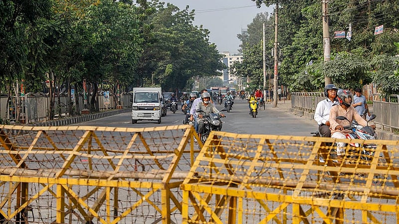 মানিক মিয়া এভিনিউ ছাড়াও ট্রাফিক পুলিশের পরীক্ষামূলক এই পদক্ষেপ নেওয়া হয়েছে তেজগাঁওয়ের লাভ রোডে। শহীদ তাজউদ্দিন আহমেদ সরণি হয়ে বিজয় সরণি ফ্লাইওভার যাওয়ার রাস্তা বন্ধ করে লাভ রোড ঘুরে যেতে হচ্ছে যানবাহনকে