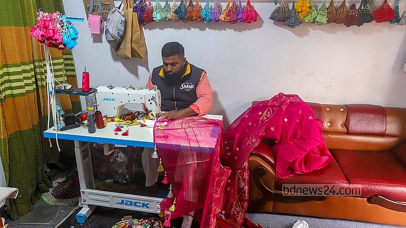 জামদানি পল্লি থেকে শাড়ি বিক্রিও হয়। অনেকে জামদানি শাড়ি কেনার পর তা নিজের মত করে সাজাতে টারসেল বা লেস জুড়ে নেন। এজন্য এখানে রয়েছে বেশ কয়েকটি দর্জির দোকানও