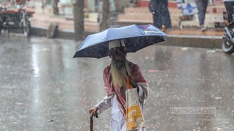 সাগরে লঘুচাপের প্রভাবে রাজধানীতে মঙ্গলবার দিনভর বৃষ্টিতে দুর্ভোগে পড়েন নগরবাসী। সায়েদাবাদ এলাকা থেকে তোলা