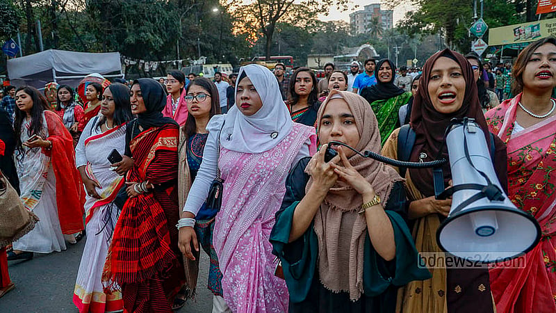 নতুন সংগঠন ‘বাংলাদেশ গণতান্ত্রিক ছাত্র সংসদের’ আত্মপ্রকাশের আগে বুধবার বিকালে ঢাকা বিশ্ববিদ্যালয়ের মধুর ক্যান্টিনের সামনে বিক্ষোভ করেন বেসরকারি বিশ্ববিদ্যালয়ের শিক্ষার্থীরা